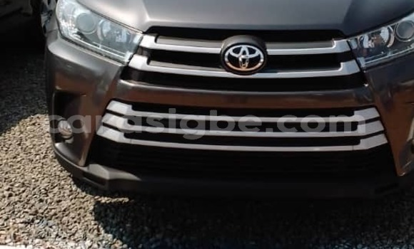 Acheter Import Voiture Toyota Highlander Marron à Lomé, Togo Acheter Import Voiture Toyota Highlander Marron à Lomé, Togo
