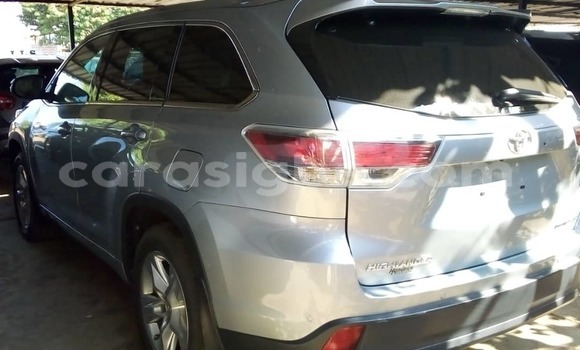 Acheter Import Voiture Toyota Highlander Gris à Lomé, Togo Acheter Import Voiture Toyota Highlander Gris à Lomé, Togo