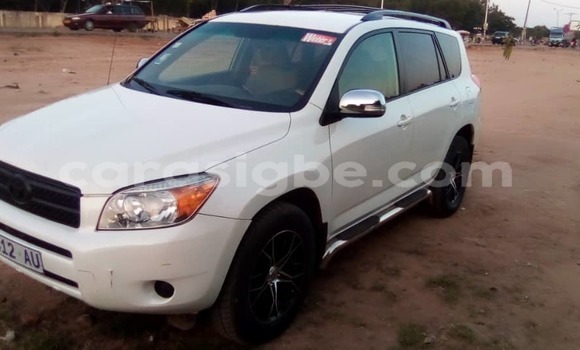 Acheter Occasion Voiture Toyota RAV4 Blanc à Lomé, Togo Acheter Occasion Voiture Toyota RAV4 Blanc à Lomé, Togo