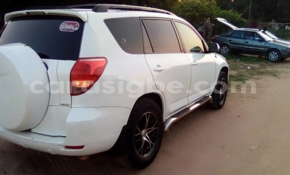 Acheter Occasion Voiture Toyota RAV4 Blanc à Lomé, Togo Acheter Occasion Voiture Toyota RAV4 Blanc à Lomé, Togo
