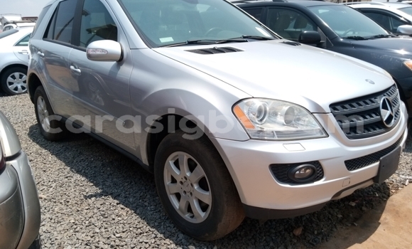 Acheter Import Voiture Mercedes‒Benz ML–Class Blanc à Lomé, Togo Acheter Import Voiture Mercedes‒Benz ML–Class Blanc à Lomé, Togo