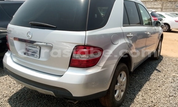 Acheter Import Voiture Mercedes‒Benz ML–Class Blanc à Lomé, Togo Acheter Import Voiture Mercedes‒Benz ML–Class Blanc à Lomé, Togo