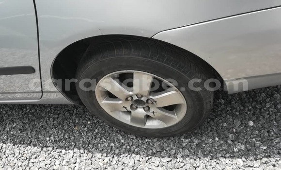 Acheter Import Voiture Toyota Corolla Gris à Lomé, Togo Acheter Import Voiture Toyota Corolla Gris à Lomé, Togo