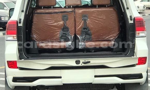 Acheter Occasion Voiture Toyota Land Cruiser Blanc à Lomé, Togo Acheter Occasion Voiture Toyota Land Cruiser Blanc à Lomé, Togo