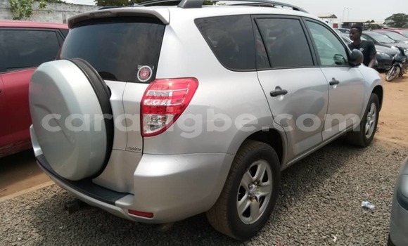 Acheter Occasion Voiture Toyota RAV4 Gris à Lomé, Togo Acheter Occasion Voiture Toyota RAV4 Gris à Lomé, Togo