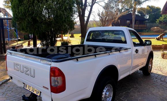 Acheter Occasion Voiture Isuzu KB Blanc à Amoutivé, Togo Acheter Occasion Voiture Isuzu KB Blanc à Amoutivé, Togo