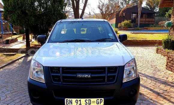 Acheter Occasion Voiture Isuzu KB Blanc à Amoutivé, Togo Acheter Occasion Voiture Isuzu KB Blanc à Amoutivé, Togo