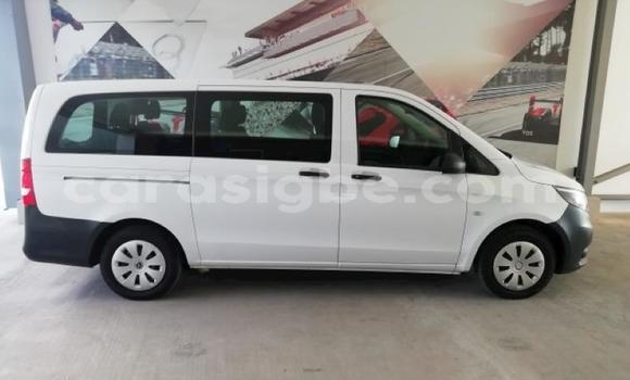 Acheter Occasion Voiture Mercedes‒Benz 300–Series Blanc à Amoutivé, Togo Acheter Occasion Voiture Mercedes‒Benz 300–Series Blanc à Amoutivé, Togo