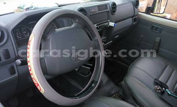 Buy Used Toyota Land Cruiser Silver Car in Lome in Togo Buy Used Toyota Land Cruiser Silver Car in Lome in Togo