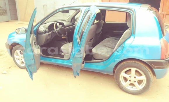 Acheter Occasion Voiture Renault Clio Bleu à Lomé, Togo Acheter Occasion Voiture Renault Clio Bleu à Lomé, Togo
