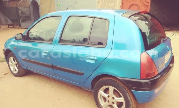 Acheter Occasion Voiture Renault Clio Bleu à Lomé, Togo Acheter Occasion Voiture Renault Clio Bleu à Lomé, Togo