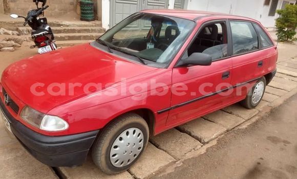 Acheter Occasion Voiture Opel Astra Rouge à Kara, Togo Acheter Occasion Voiture Opel Astra Rouge à Kara, Togo