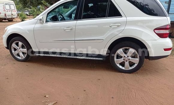 Acheter Occasion Voiture Mercedes‒Benz ML–Class Blanc à Lomé, Togo Acheter Occasion Voiture Mercedes‒Benz ML–Class Blanc à Lomé, Togo