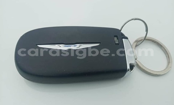 Buy Used Chrysler 300 White Car in Lome in Togo Buy Used Chrysler 300 White Car in Lome in Togo