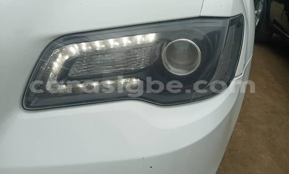 Buy Used Chrysler 300 White Car in Lome in Togo Buy Used Chrysler 300 White Car in Lome in Togo