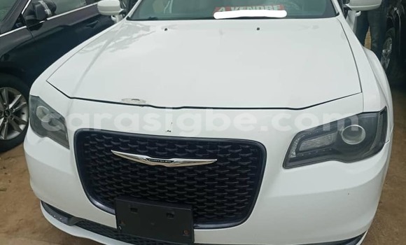 Buy Used Chrysler 300 White Car in Lome in Togo Buy Used Chrysler 300 White Car in Lome in Togo