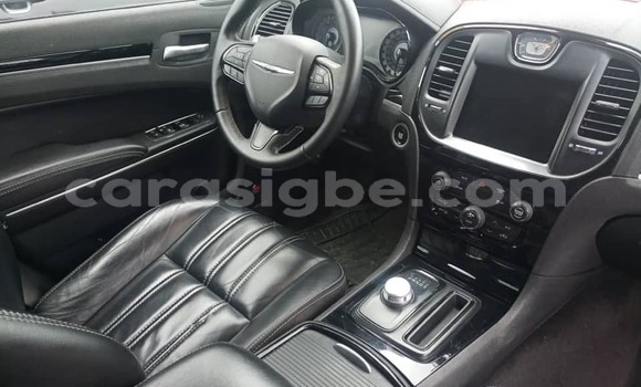 Buy Used Chrysler 300 White Car in Lome in Togo Buy Used Chrysler 300 White Car in Lome in Togo