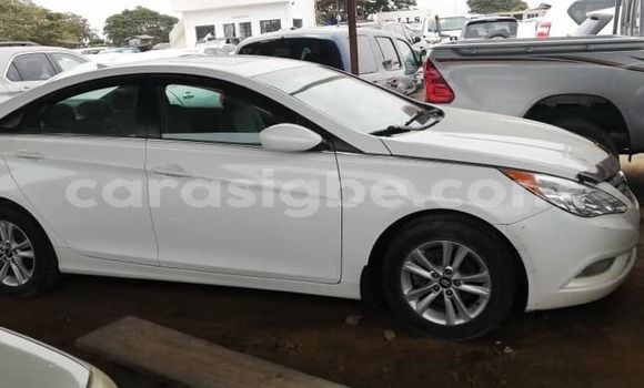 Buy Used Hyundai Sonata White Car in Lome in Togo Buy Used Hyundai Sonata White Car in Lome in Togo