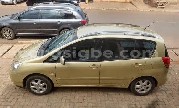 Acheter Occasion Voiture Toyota Corolla Verso Beige à Adawlato, Togo Acheter Occasion Voiture Toyota Corolla Verso Beige à Adawlato, Togo