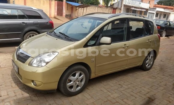 Acheter Occasion Voiture Toyota Corolla Verso Beige à Adawlato, Togo Acheter Occasion Voiture Toyota Corolla Verso Beige à Adawlato, Togo