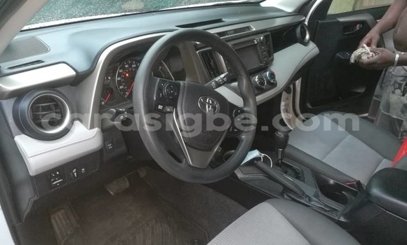 Acheter Import Voiture Toyota RAV4 Blanc à Lomé, Togo Acheter Import Voiture Toyota RAV4 Blanc à Lomé, Togo