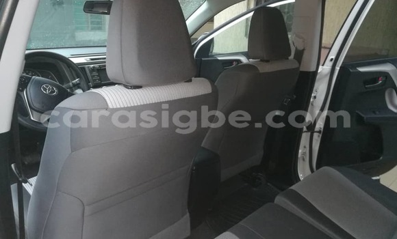 Acheter Import Voiture Toyota RAV4 Blanc à Lomé, Togo Acheter Import Voiture Toyota RAV4 Blanc à Lomé, Togo