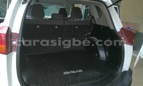 Acheter Import Voiture Toyota RAV4 Blanc à Lomé, Togo Acheter Import Voiture Toyota RAV4 Blanc à Lomé, Togo