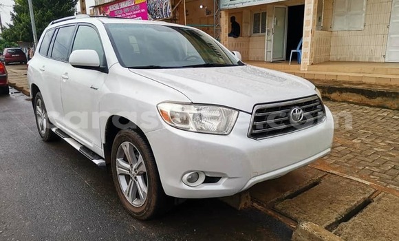 Buy Used Toyota Highlander White Car in Adawlato in Togo Buy Used Toyota Highlander White Car in Adawlato in Togo
