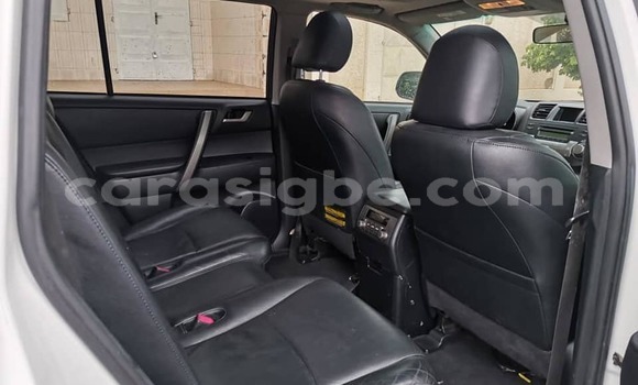 Buy Used Toyota Highlander White Car in Adawlato in Togo Buy Used Toyota Highlander White Car in Adawlato in Togo
