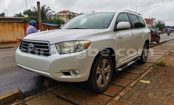 Buy Used Toyota Highlander White Car in Adawlato in Togo Buy Used Toyota Highlander White Car in Adawlato in Togo