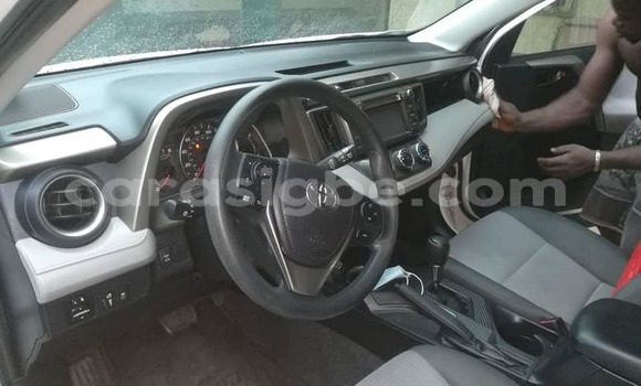 Buy Used Toyota RAV4 White Car in Adawlato in Togo Buy Used Toyota RAV4 White Car in Adawlato in Togo