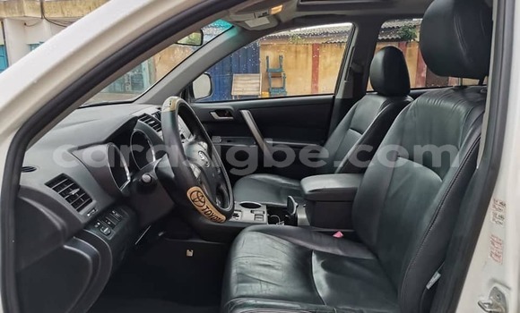 Buy Used Toyota Highlander White Car in Adawlato in Togo Buy Used Toyota Highlander White Car in Adawlato in Togo
