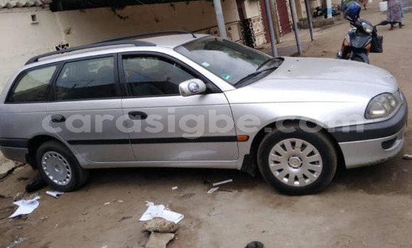 Acheter Occasion Voiture Toyota Avensis Gris à Adawlato, Togo Acheter Occasion Voiture Toyota Avensis Gris à Adawlato, Togo