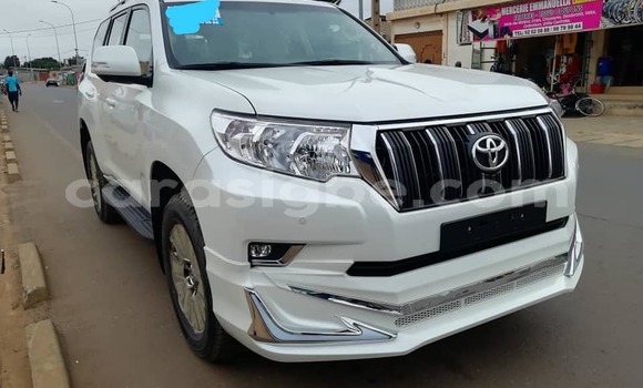Acheter Occasion Voiture Toyota Land Cruiser Blanc à Adawlato, Togo Acheter Occasion Voiture Toyota Land Cruiser Blanc à Adawlato, Togo