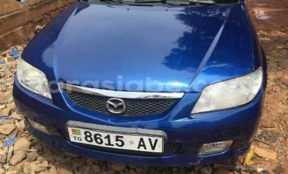 Acheter Occasion Voiture Mazda 323 Bleu à Adawlato au Togo Acheter Occasion Voiture Mazda 323 Bleu à Adawlato au Togo