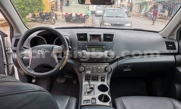 Acheter Occasion Voiture Toyota Highlander Blanc à Lomé, Togo Acheter Occasion Voiture Toyota Highlander Blanc à Lomé, Togo