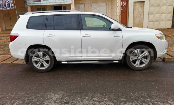 Acheter Occasion Voiture Toyota Highlander Blanc à Lomé, Togo Acheter Occasion Voiture Toyota Highlander Blanc à Lomé, Togo