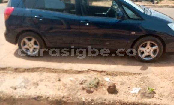 Acheter Occasion Voiture Toyota Corolla Verso Bleu à Adawlato, Togo Acheter Occasion Voiture Toyota Corolla Verso Bleu à Adawlato, Togo
