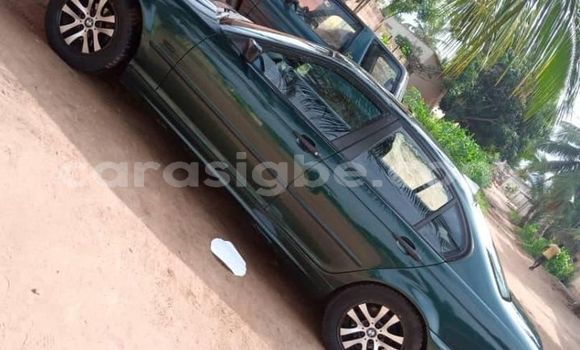 Acheter Occasion Voiture BMW 3–Series Vert à Adawlato, Togo Acheter Occasion Voiture BMW 3–Series Vert à Adawlato, Togo