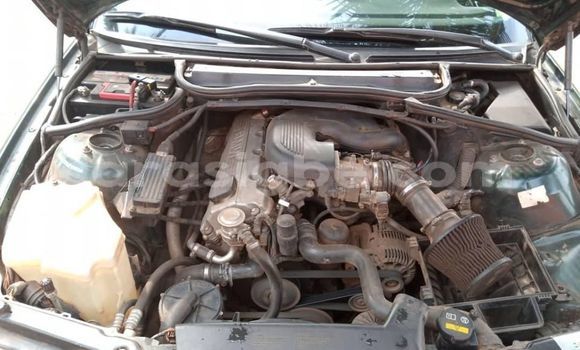 Acheter Occasion Voiture BMW 3–Series Vert à Adawlato, Togo Acheter Occasion Voiture BMW 3–Series Vert à Adawlato, Togo