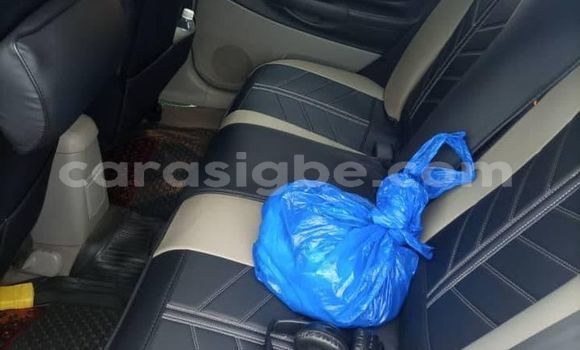 Acheter Occasion Voiture Mazda 323 Bleu à Adawlato, Togo Acheter Occasion Voiture Mazda 323 Bleu à Adawlato, Togo