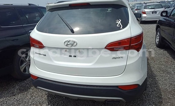 Buy Used Hyundai Santa Fe White Car in Lome in Togo Buy Used Hyundai Santa Fe White Car in Lome in Togo