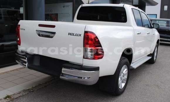 Buy Used Toyota Hilux White Car in Adawlato in Togo Buy Used Toyota Hilux White Car in Adawlato in Togo