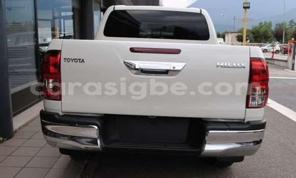 Buy Used Toyota Hilux White Car in Adawlato in Togo Buy Used Toyota Hilux White Car in Adawlato in Togo