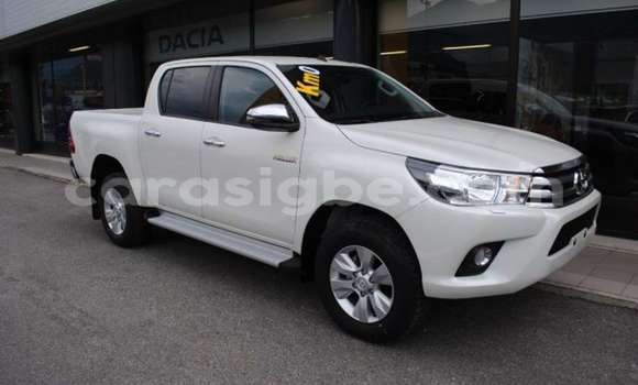 Buy Used Toyota Hilux White Car in Adawlato in Togo Buy Used Toyota Hilux White Car in Adawlato in Togo