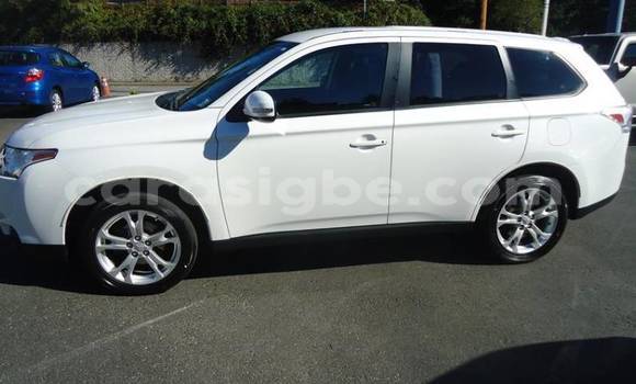 Buy Used Mitsubishi Outlander White Car in Amoutivé in Togo Buy Used Mitsubishi Outlander White Car in Amoutivé in Togo