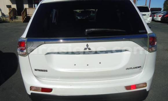 Buy Used Mitsubishi Outlander White Car in Amoutivé in Togo Buy Used Mitsubishi Outlander White Car in Amoutivé in Togo