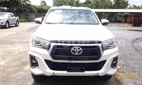 Buy Used Toyota Hilux White Car in Aneho in Togo Buy Used Toyota Hilux White Car in Aneho in Togo