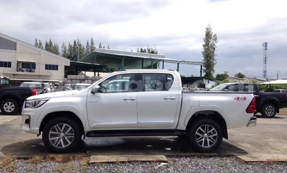 Buy Used Toyota Hilux White Car in Aneho in Togo Buy Used Toyota Hilux White Car in Aneho in Togo