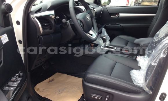 Buy Used Toyota Hilux White Car in Aneho in Togo Buy Used Toyota Hilux White Car in Aneho in Togo